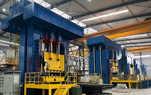 Máquina prensadora de moldes